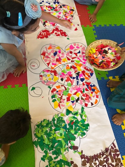 Children doing art and craft at SaptRishi PreSchool