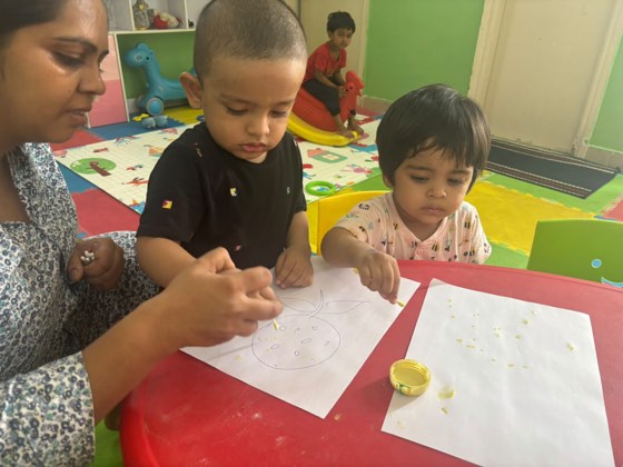 Children doing art and craft at SaptRishi PreSchool